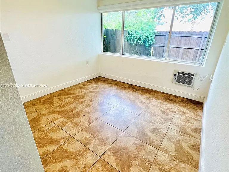 410 Pinecrest Dr — Photo 6