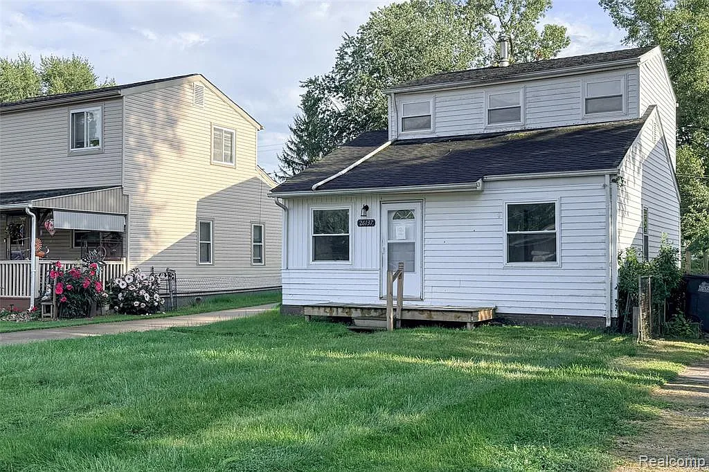 3 bed, 1.0 bath, 1224 sqft, $1,600 — Photo 4