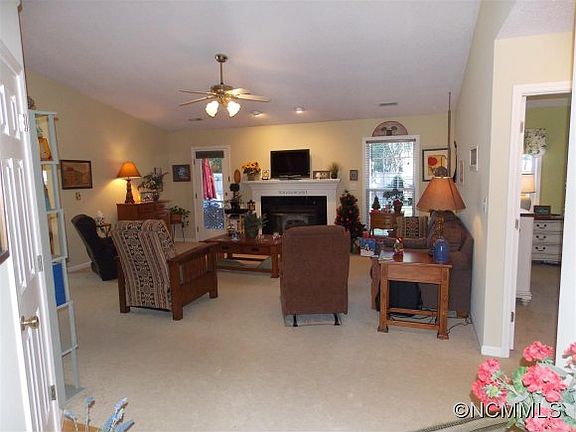 3rd image of 1004 Thorncrest Dr