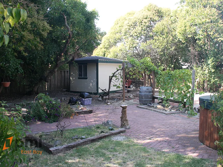 2307 Collins Ave — Photo 18