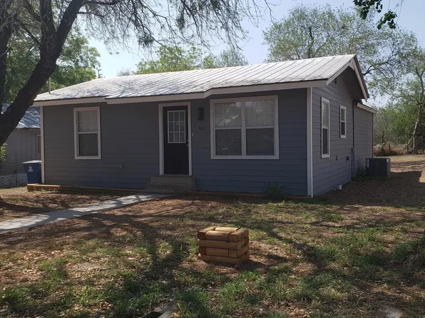 520 Avenue J, Poteet, TX 78065