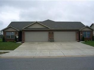 2104 Navajo Trl, Piqua, OH 45356