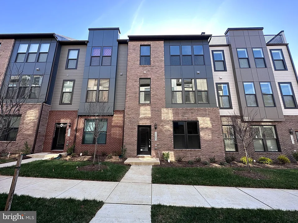 2453 Liberty Loop
