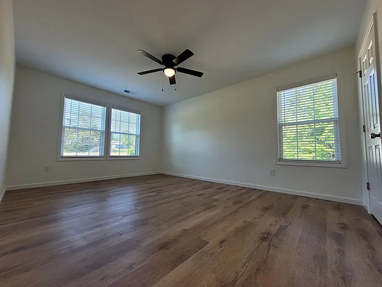115 Dorchester Ln — Photo 8