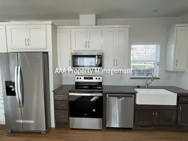 2035 Gill Port Ln #A — Photo 6