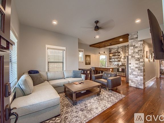 3rd image of 424 8th St #1