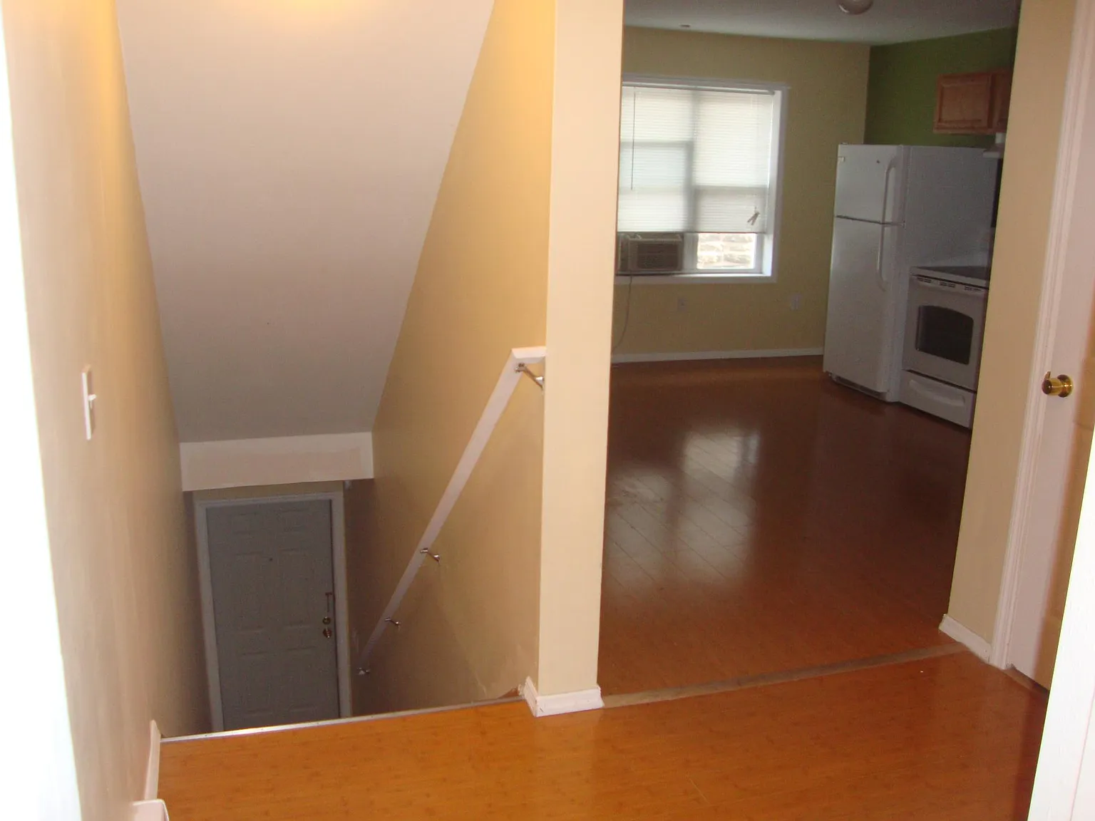 2 bed, 1.5 bath, $1,220 — Photo 2