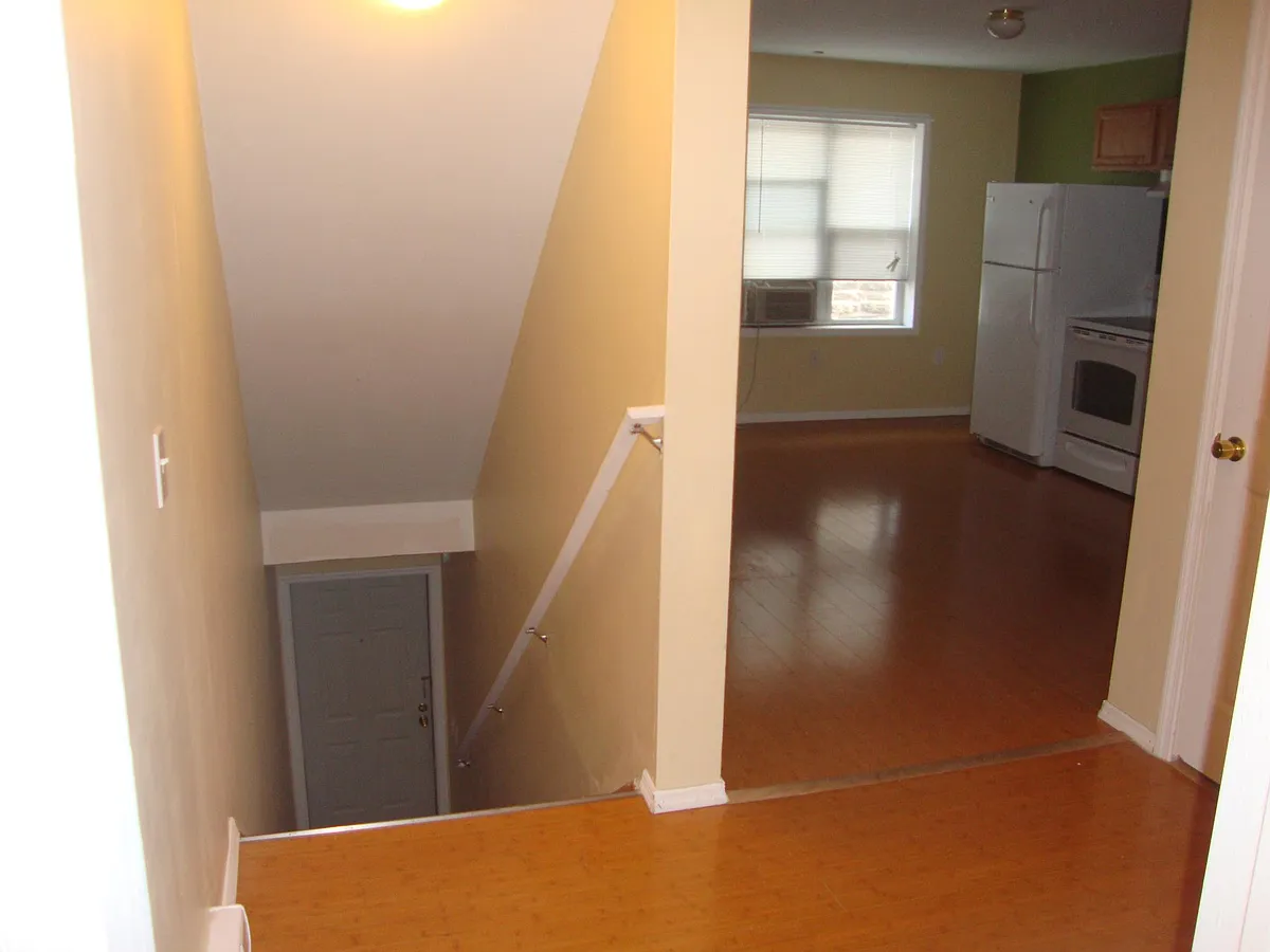 Building Photo - 2813-15 W Queen Ln #2
