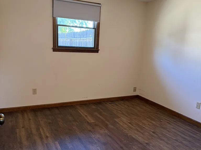 405 W Jewell St — Photo 7