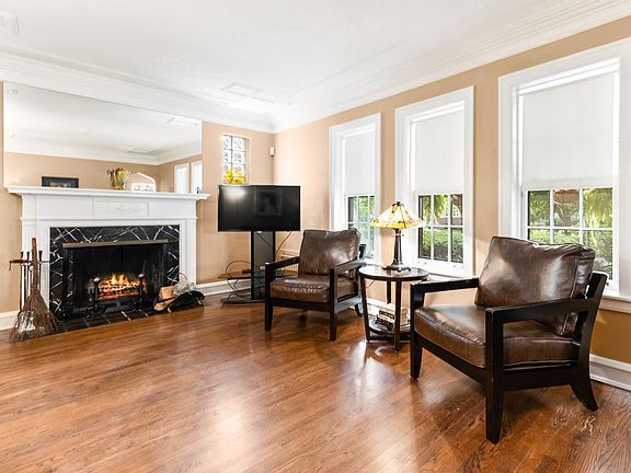 5th image of 1749 N Newland Ave