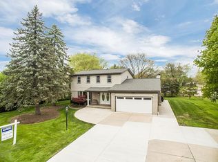 2260 W Wattles Rd, Troy, MI 48098