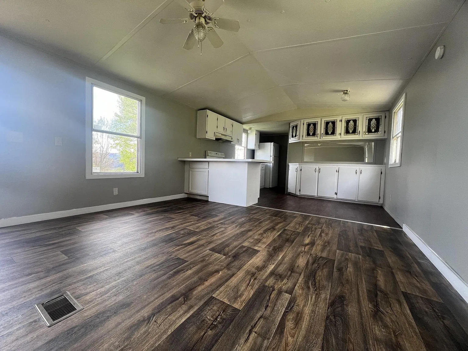 3 bed, $895 — Photo 3