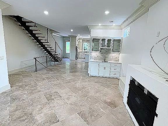 4th image of 821 N Gregg Ave