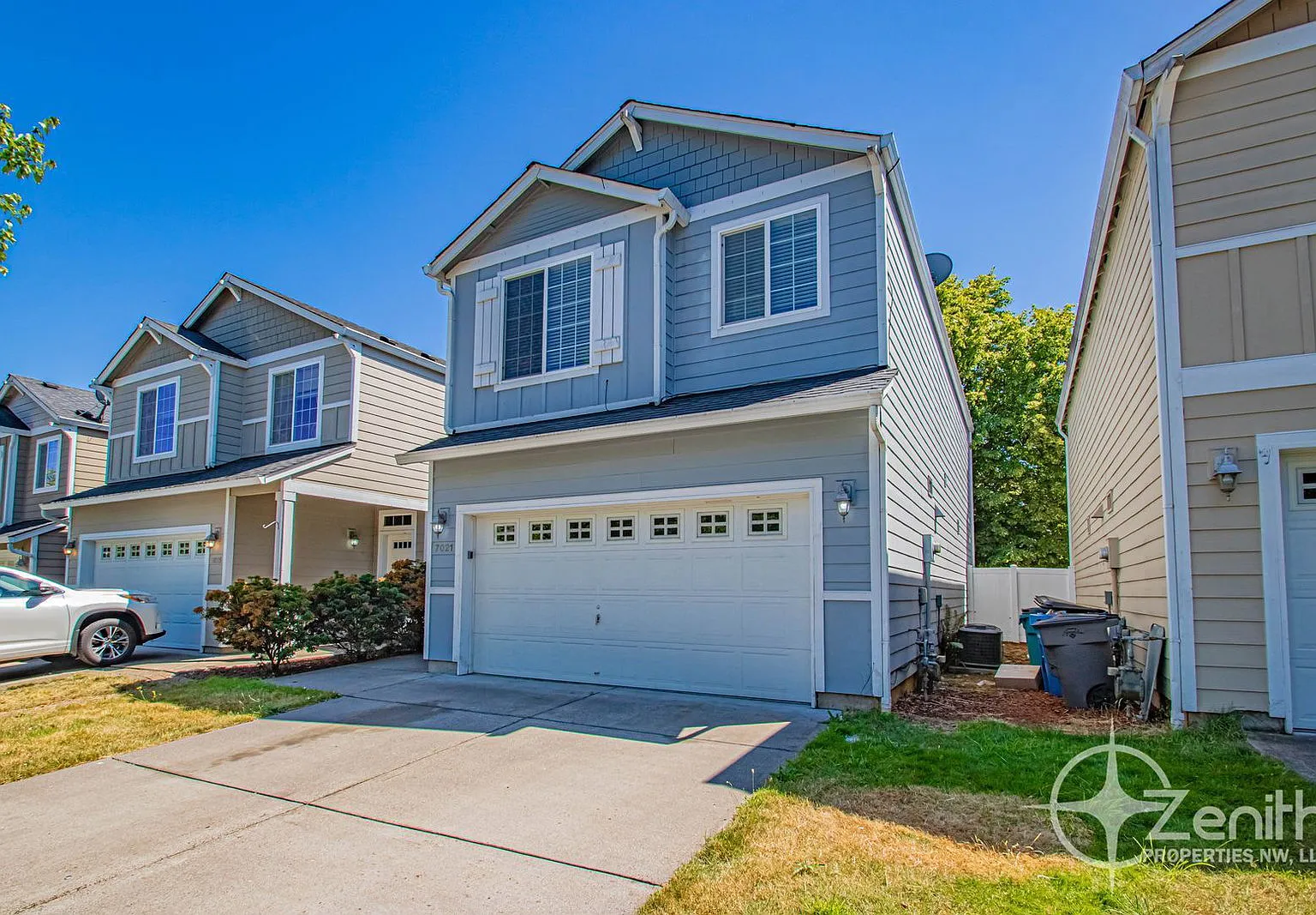 3 bed, 2.5 bath, 1676 sqft, $2,695 — Photo 2