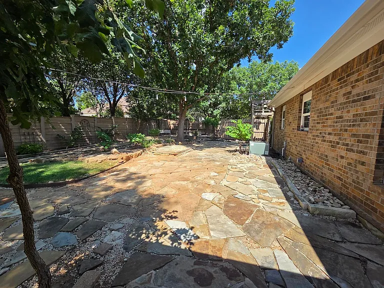 2150 Hedgestone — Photo 22