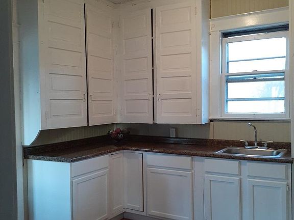 4th image of 410 W Evergreen Ave