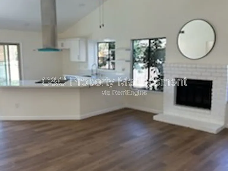 8912 Carvalho Ct — Photo 2