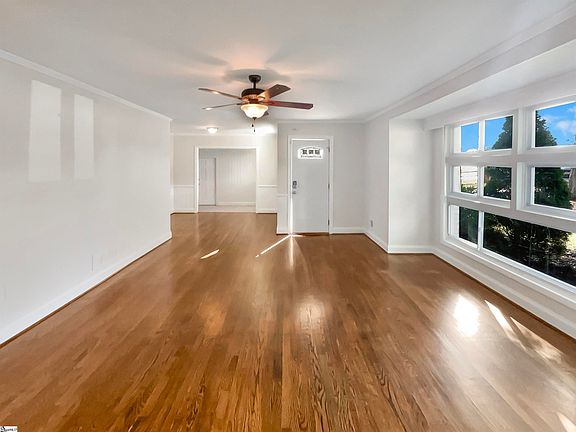 3rd image of 111 Yorkshire Dr