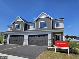 653 Brittany Dr, Mechanicsburg, PA 17055