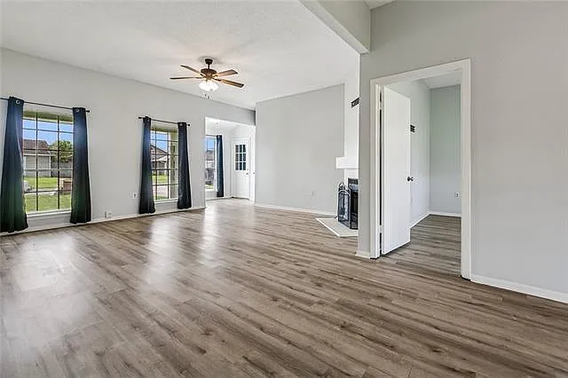 3 bed, 2.0 bath, 1420 sqft, $1,600 — Photo 3