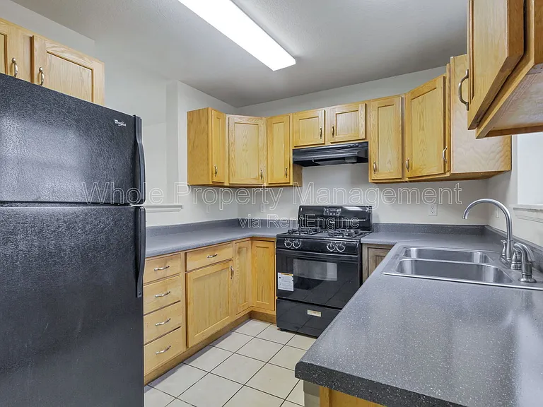 1577 Chase St — Photo 8