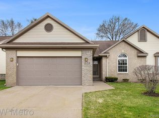 2152 Pleasant Dr, Walled Lake, MI 48390