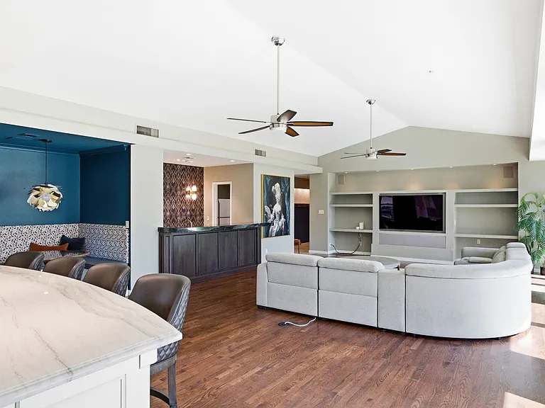 2939 N Manor Dr W — Photo 14