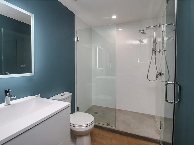 33 Russell St #202 — Photo 16