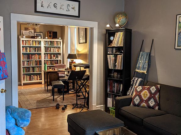 3rd image of 1077 N Marshfield Ave #2