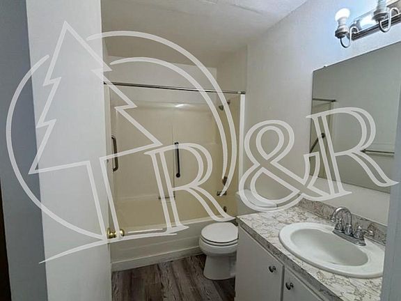 4th image of 158 17th St #10