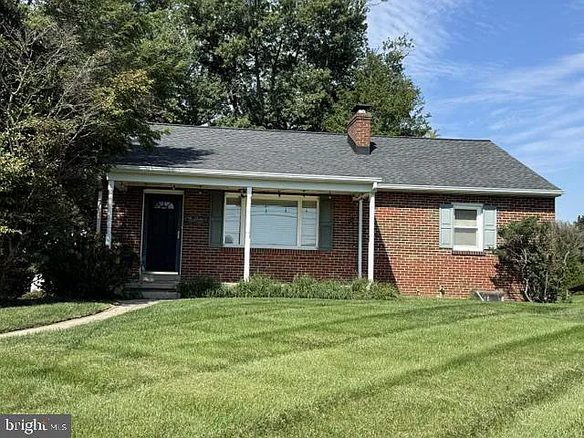 2 bed, 1.0 bath, 1260 sqft, $1,995 — Photo 1