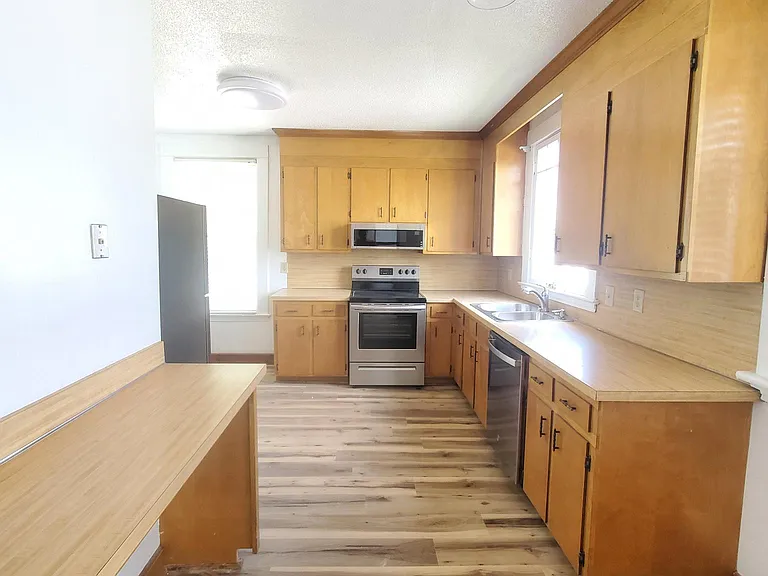 315 Martin Luther King Jr Blvd — Photo 16