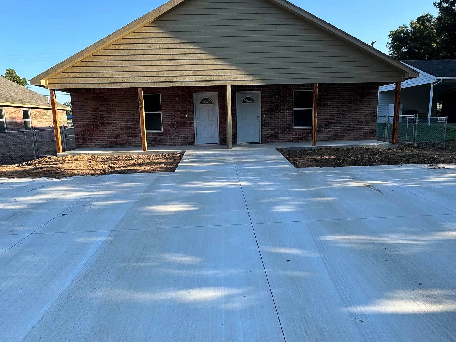 1313 E Broadway St — Photo 1