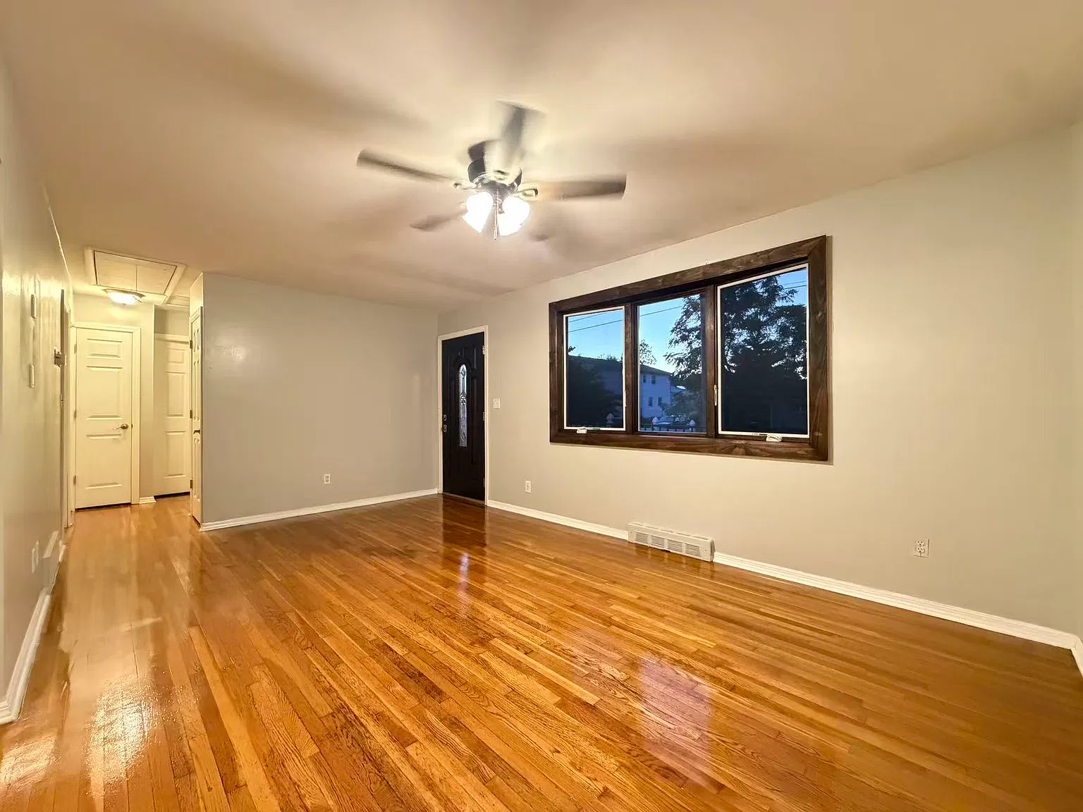 3 bed, 864 sqft, $3,800 — Photo 3
