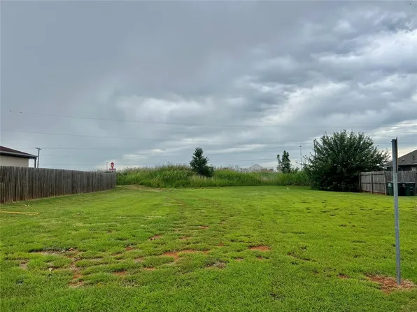 39 Peterson Dr #9, Clinton, OK 73601