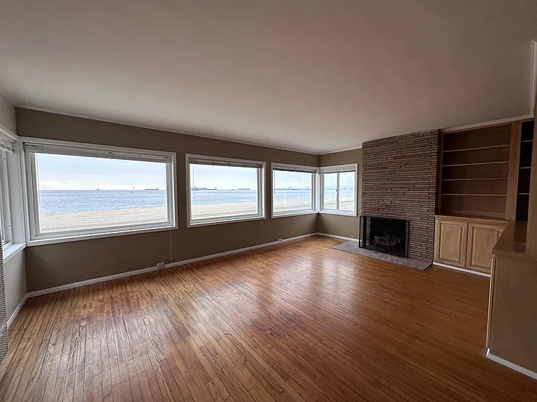 5711 E Seaside Walk #4 — Photo 2