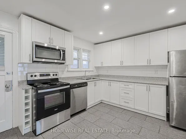 366 Mary St N #4, Oshawa, ON L1G 5C8