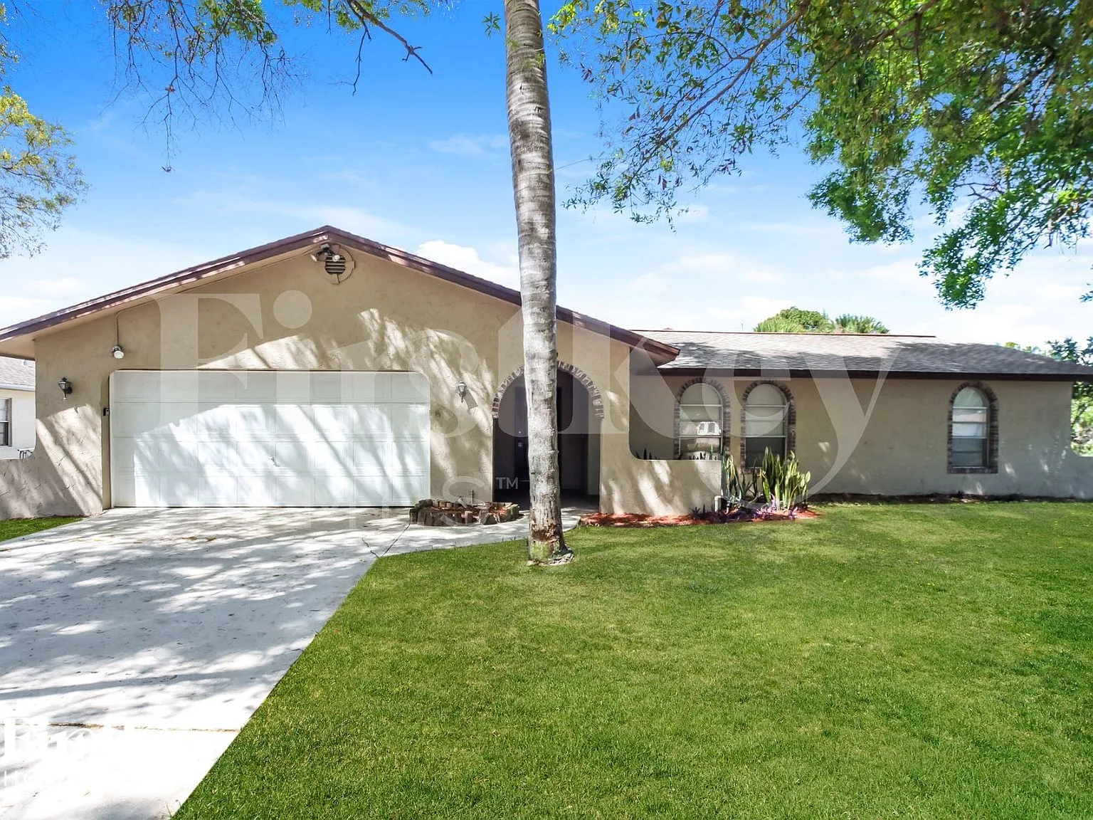 3 bed, 2.0 bath, 1725 sqft, $2,250 — Photo 1