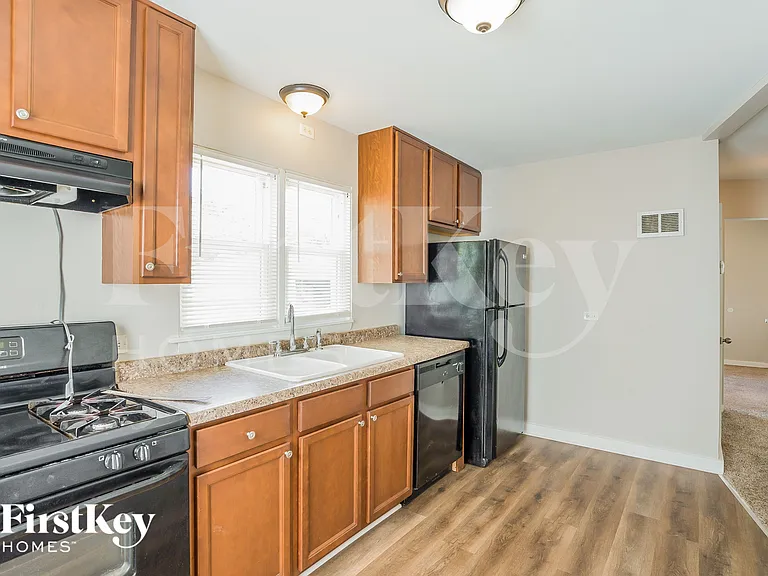 1026 Muirfield Ave — Photo 5