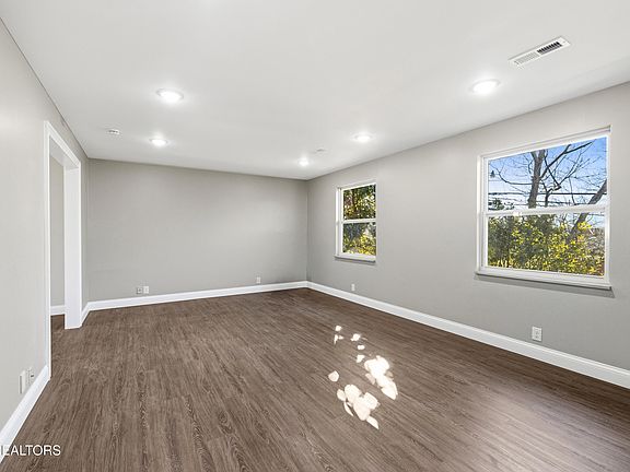 5th image of 9401 Gulf Park Dr