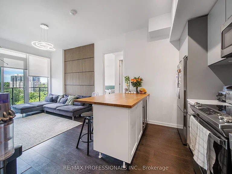 4208 Dundas St W #711 — Photo 8