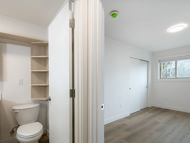 Royal Anne Apartments — Photo 6