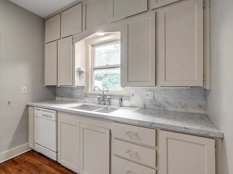 2421 NW 19th St — Photo 17