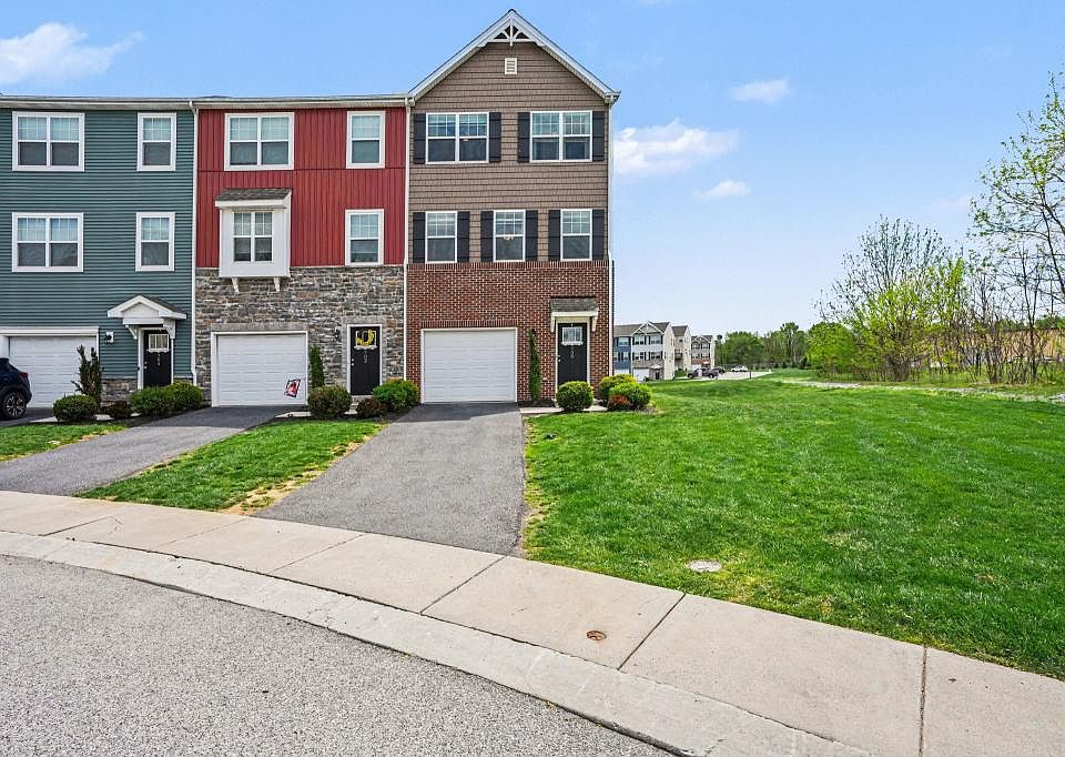 1st image of 700 Admirals Quay Dr