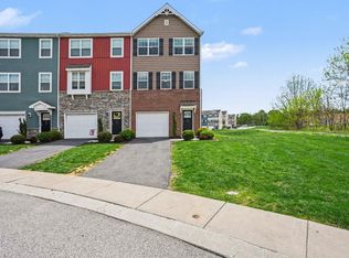 700 Admirals Quay Dr, Mechanicsburg, PA 17055