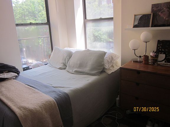 4th image of 427 Wythe Ave #2