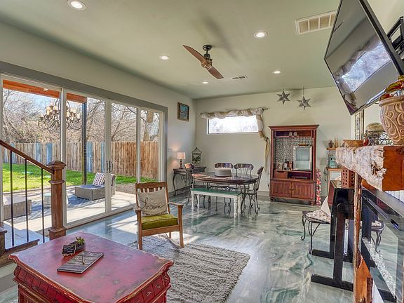 3rd image of 1011 Longhorn Dr