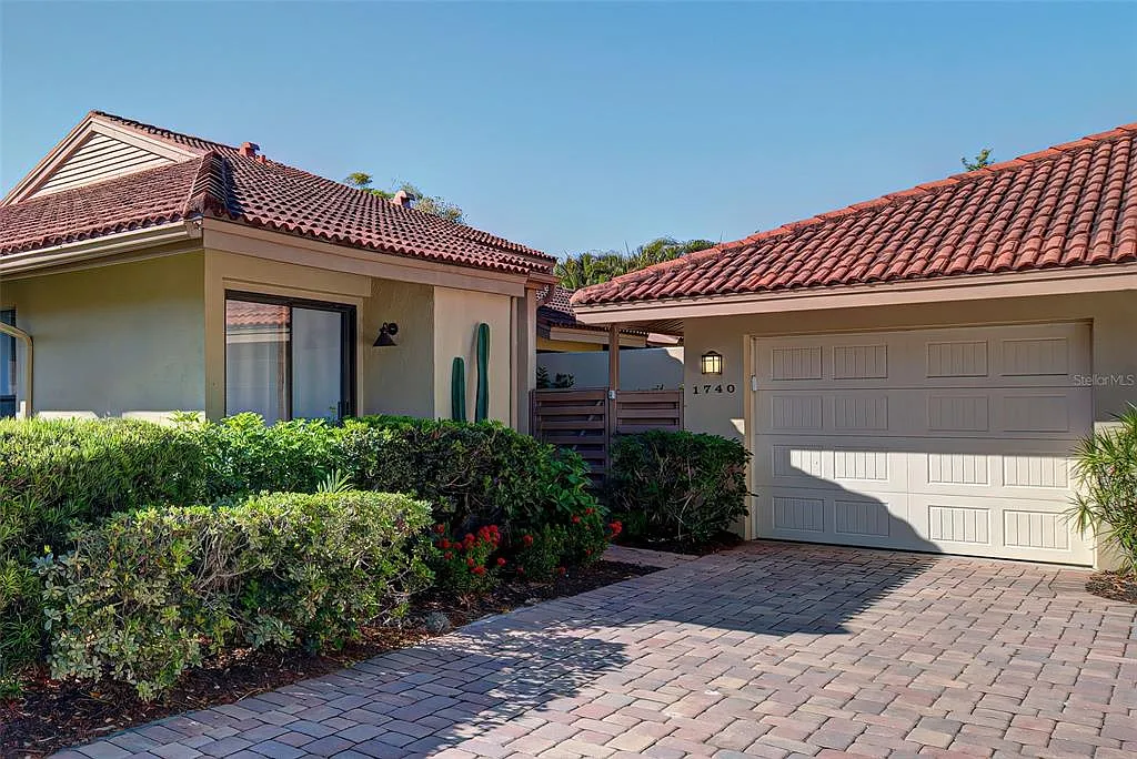 2 bed, 2.0 bath, 1368 sqft, $3,500 — Photo 1