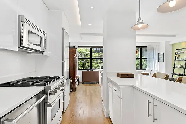 Rented by R New York | media 16