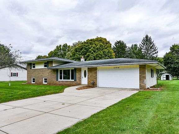 5th image of 138 Brook Dr